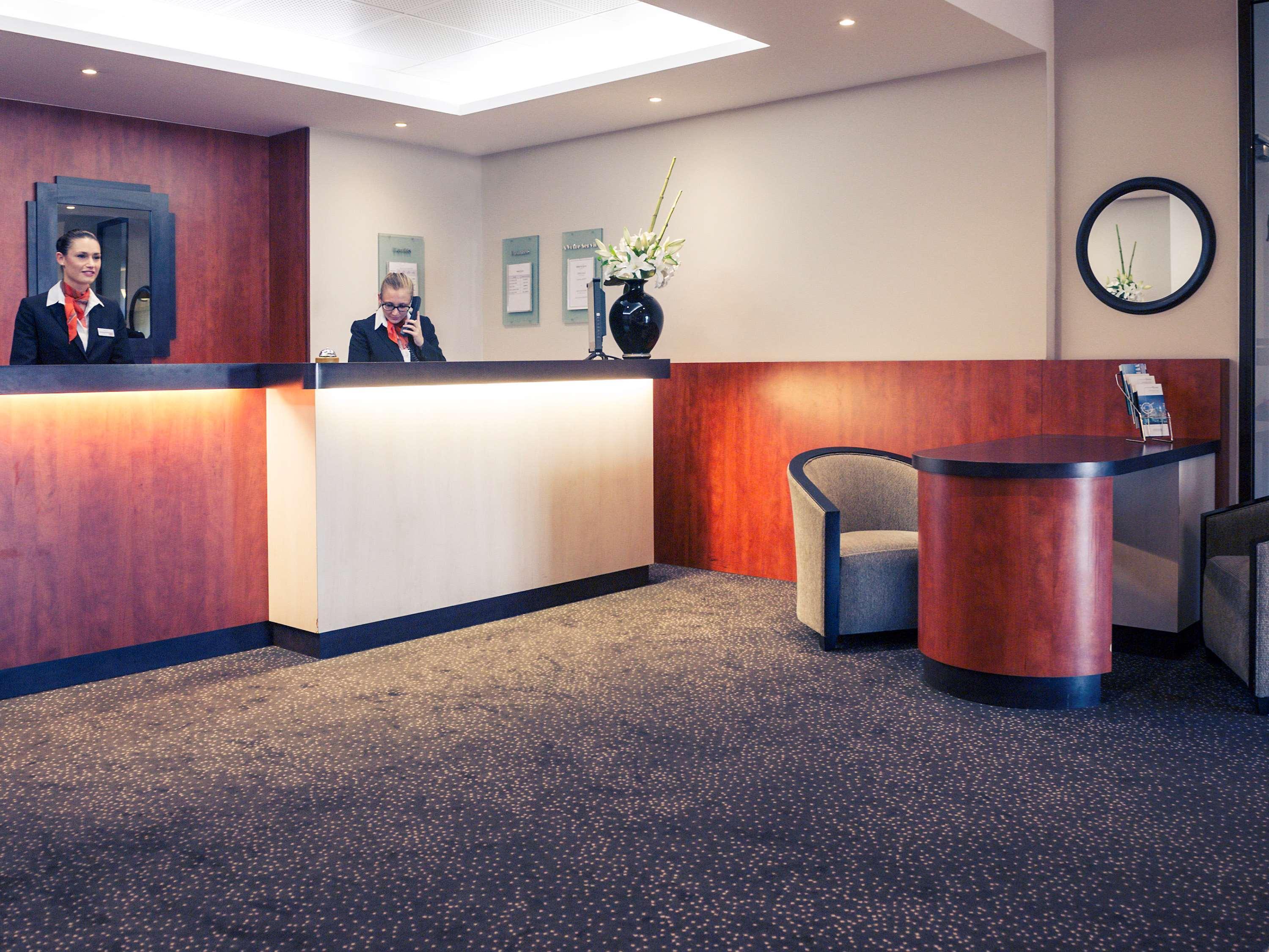 Mercure Maurepas Saint Quentin Экстерьер фото