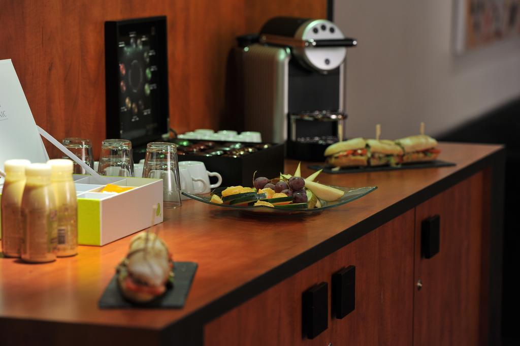 Mercure Maurepas Saint Quentin Экстерьер фото